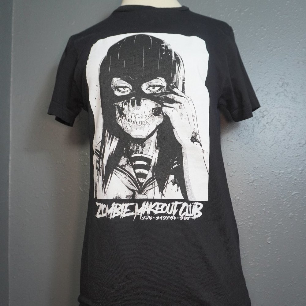 Hot Topic Womens Black And White Zombie Short Sleeve Graphic Shirt Size Small